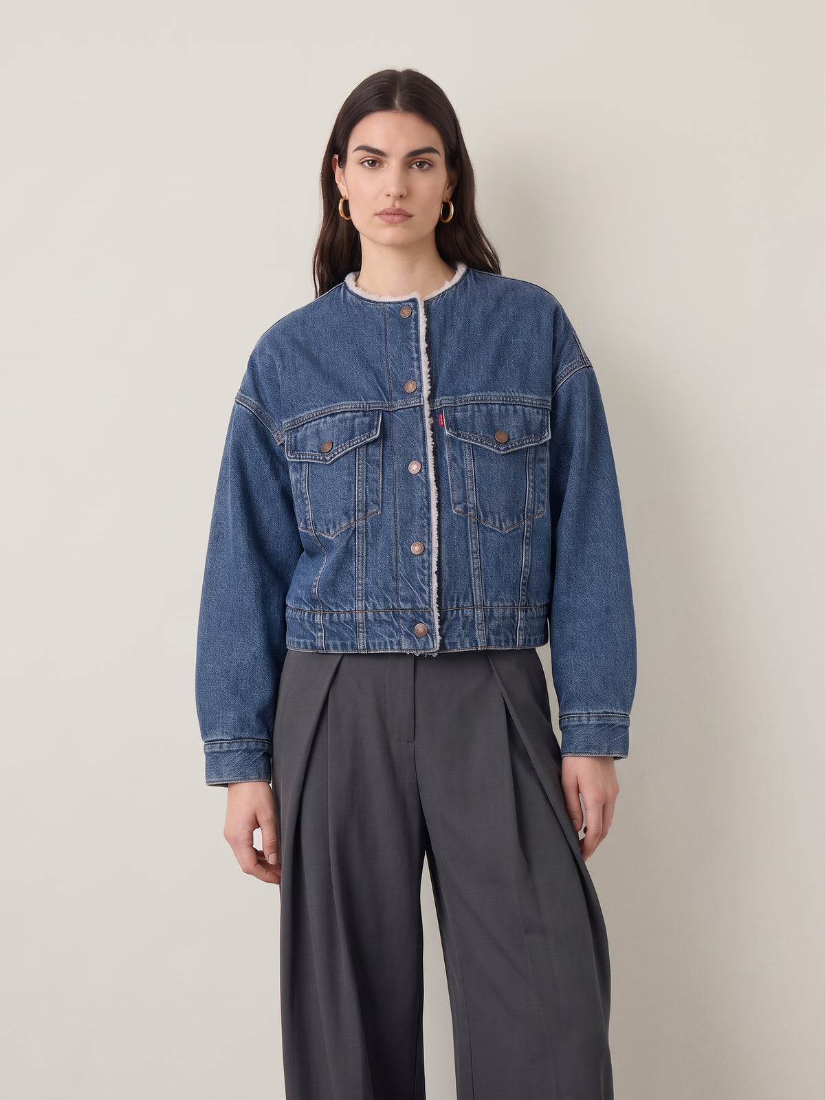 LEVI'S - Collarless Cropped Sherpa Trucker Jacket - 