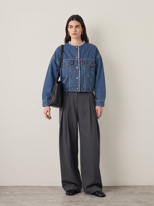 LEVI'S - Collarless Cropped Sherpa Trucker Jacket - 