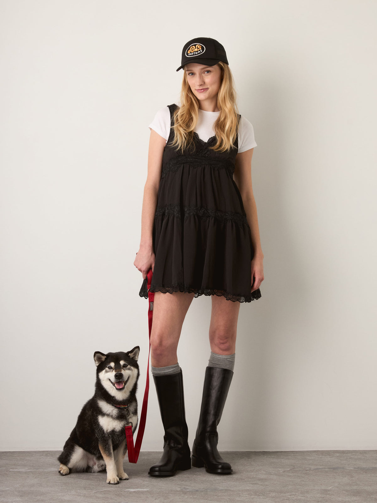 LOVEFINN - V-Dress with Lace Trim - 