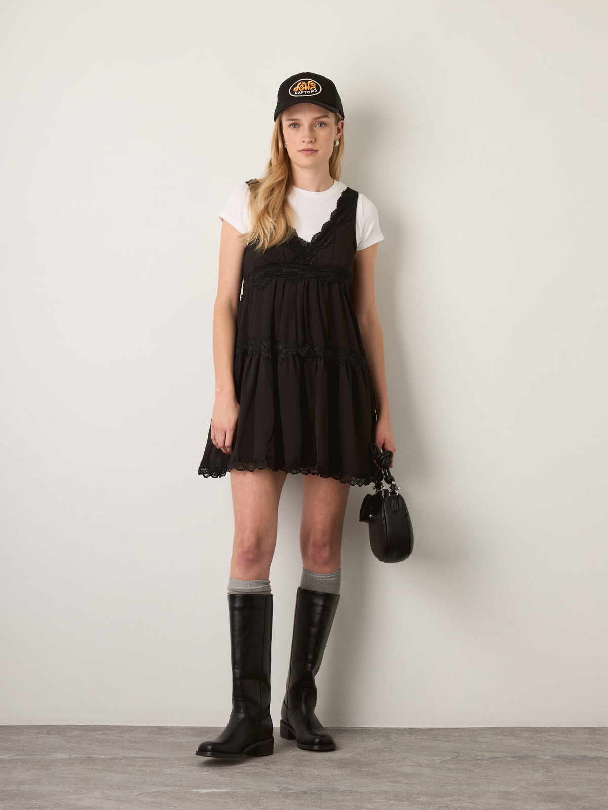 LOVEFINN - V-Dress with Lace Trim - 