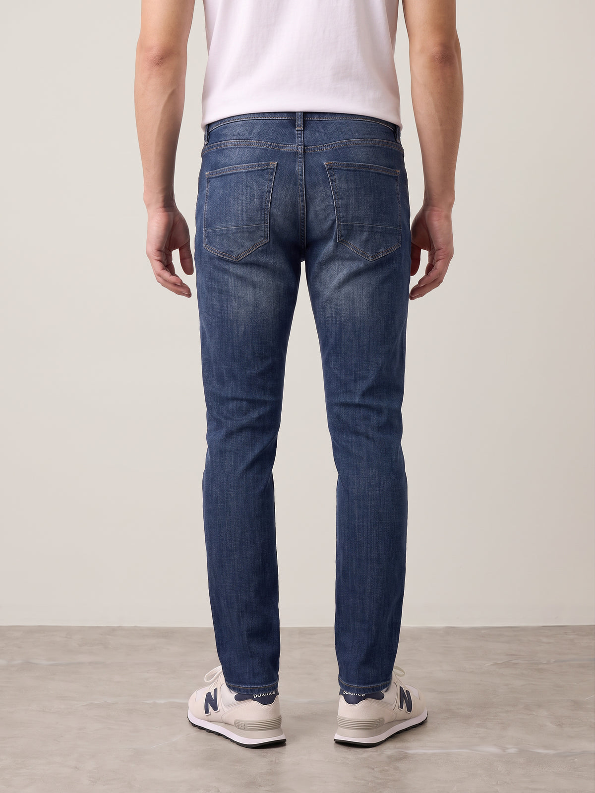 DUER - Performance Denim Relaxed Taper Jeans - 