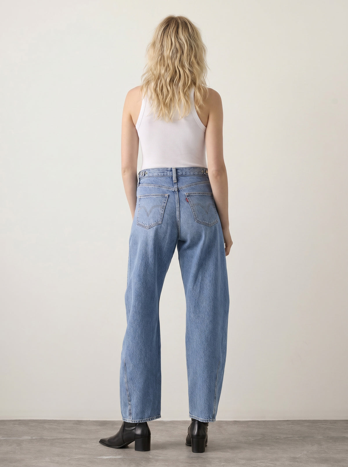 LEVI'S - Cinch Barrel Leg Jeans - 