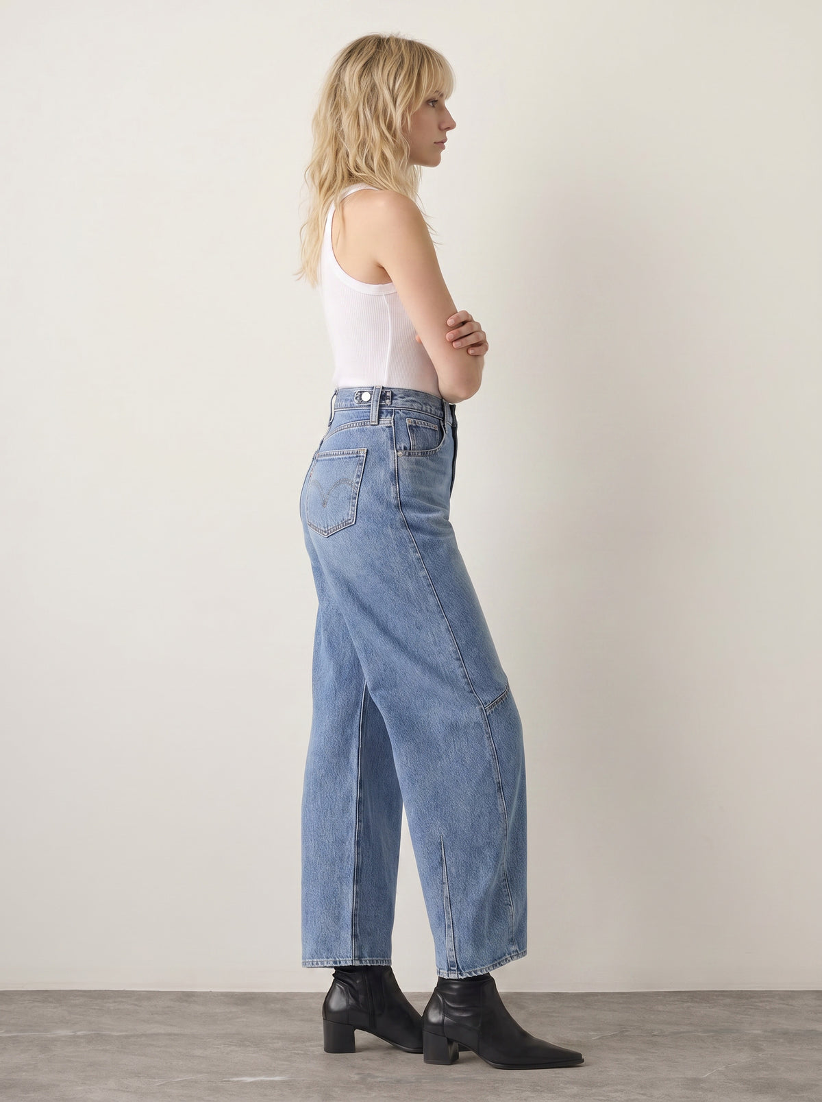 LEVI'S - Cinch Barrel Leg Jeans - 